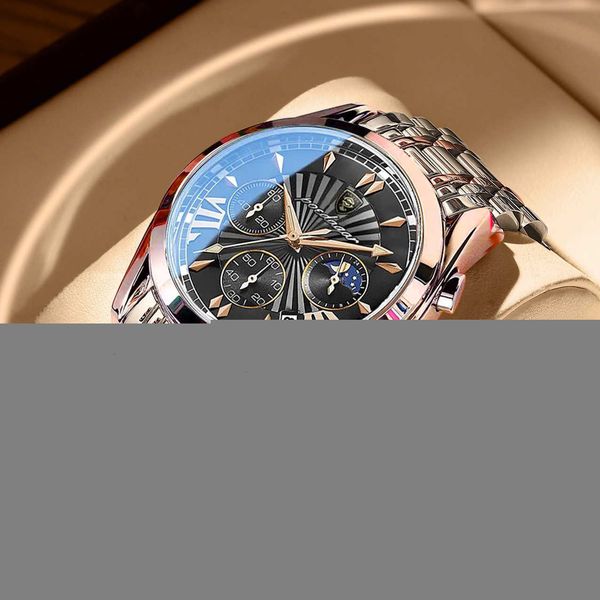

watches quazt a fashion accessory leads the ladder of fashion, Slivery;brown