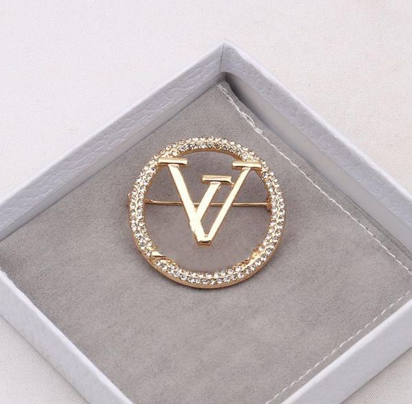 

23ss lvity 2color korean luxury brand designer v letter brooches small sweet wind brooch suit pin crystal fashion jewelry accessorie wedding, Gray