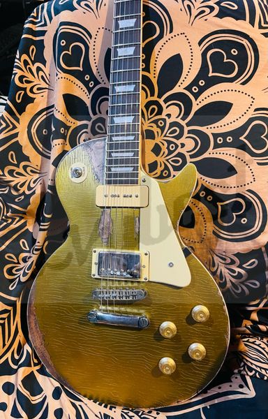 

electric guitar with relic way finished with crack line on body and wear off aged parts