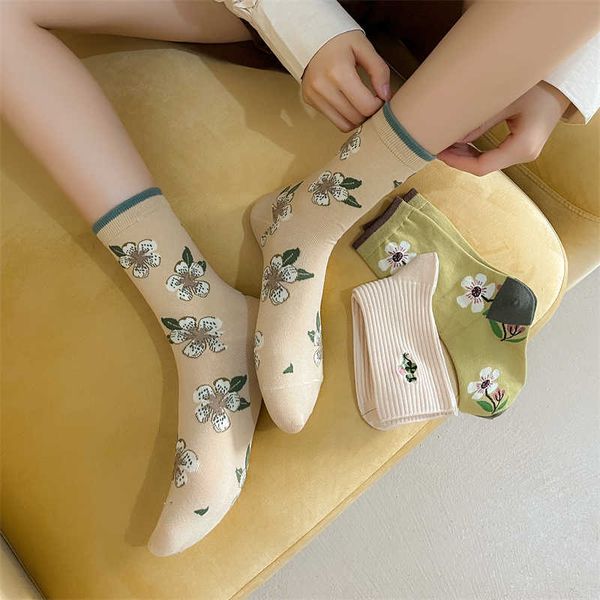 

socks hosiery women 2022 autumn new cotton breathable flower female kawaii comfortable casual long funny cute t221102, Black;white