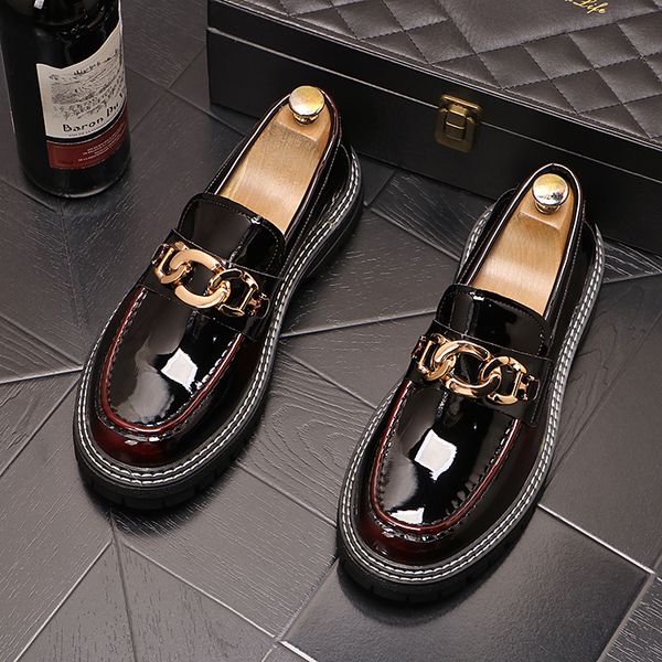 

2023 new designer boat spikes flats shoes for men gold casual shoe movie super stars slip-on rivets studded men loafers 38-44., Black