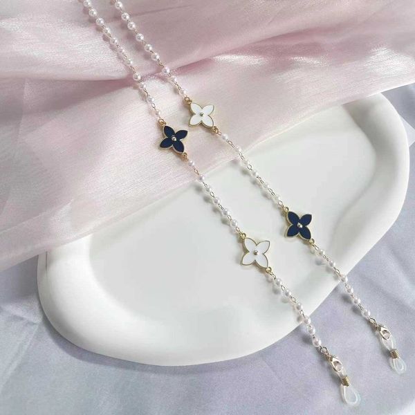 

fashionable small fragrant air vent cover chain four leaf grass temperament neck hook eyewear chain headset loss prevention