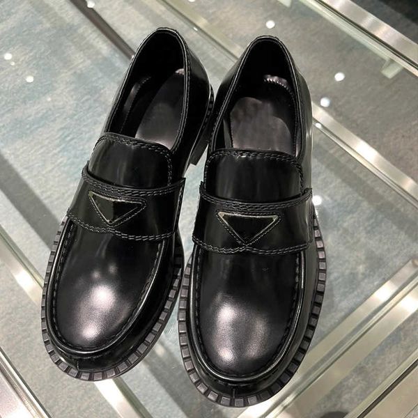 

prad shoes designer shoes prads mens women boost p lefu new leisure metal buckle thick soled patent leather triangle small leather the s25t