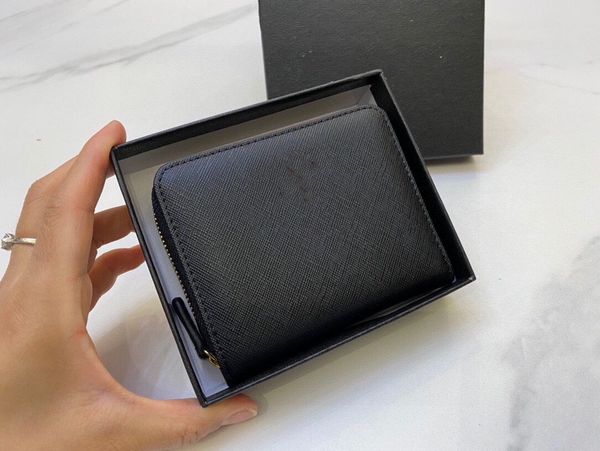 

2022 new designer wallet leather luxury small size simple large capacity letter short wallet multi card unisex, Red;black