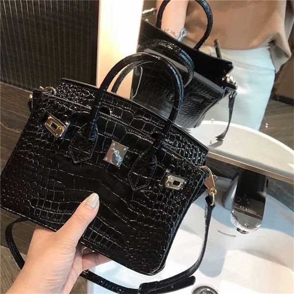 

design purse new cowhide women's bag hand mini crocodile one shoulder messenger bag