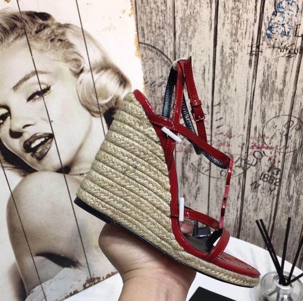 

women designer sandals with letter selling classic black white 2 color avaliable summer beach shoes for girls lady mjku003 gwu pyd
