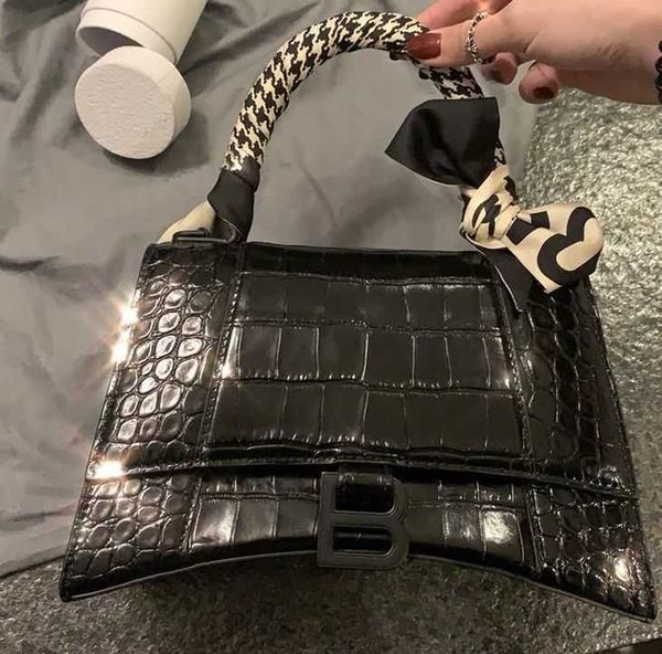 

designer balencaibag hands b family women versatile hourglass leather womens light luxury brand single shoulder messenger portable