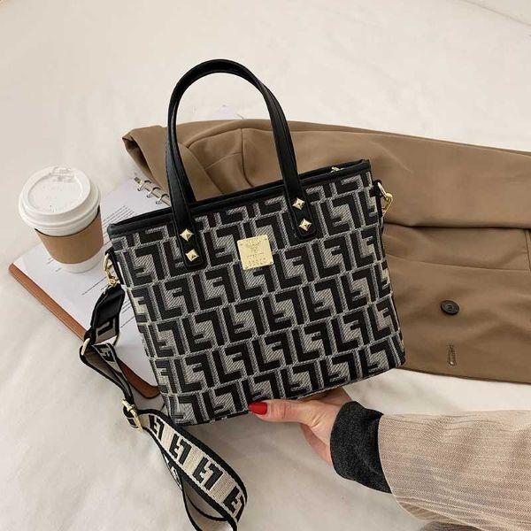 

large capacity portable bag women's new vegetable basket fashion sling single shoulder messenger bag style handbags premium