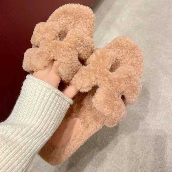 

furry autumn bear sandal oran dsigner slipper shoes slippers designer and her winter 2023 daily wear of teddy wool women's flat bottom