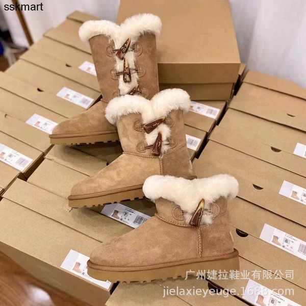 

australia boots 2022 new designer snow sheepskin fur integrated cow horn buckle boots children's shoes winter essentials, Black