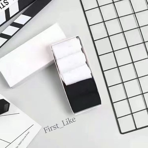 

men's socks cotton kintted men's socksstreetwear fashion simple black white medium tube comfortable causal breathable sports stock