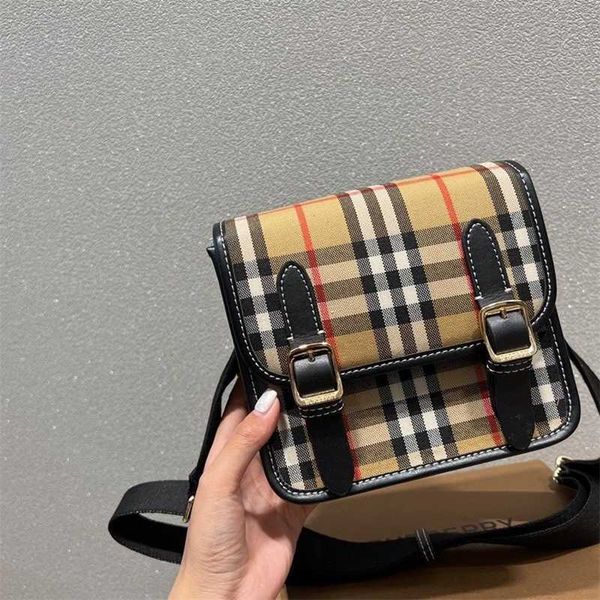 

burbrerys designer burbrerys plaid bag new fallwinter 2022 bur postman for men and women mini canvas casual crossbody yzl