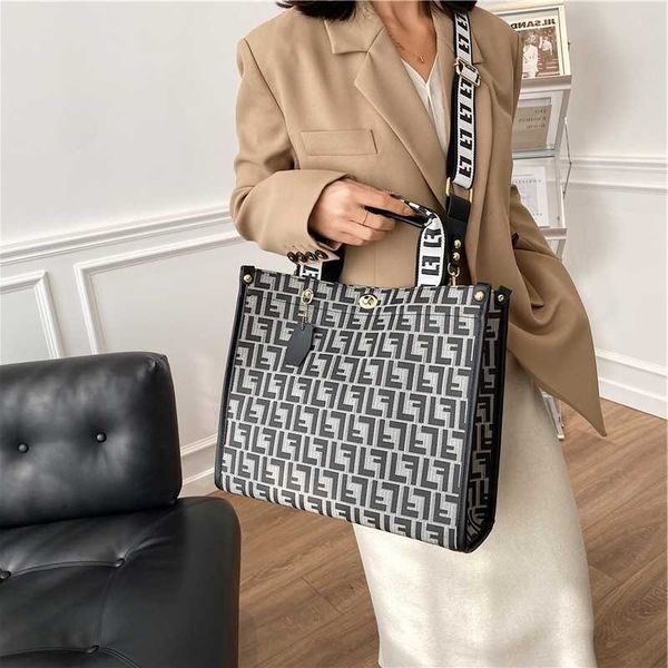 

women's bag fashion atmosphere tote large capacity messenger bag new sling single shoulder lattice hand handbags premium