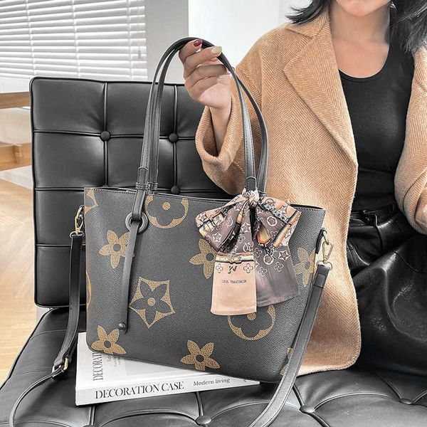

handbag women 2022 fashion crossbody one shoulder women's s mother's handheld soft leather tote bag