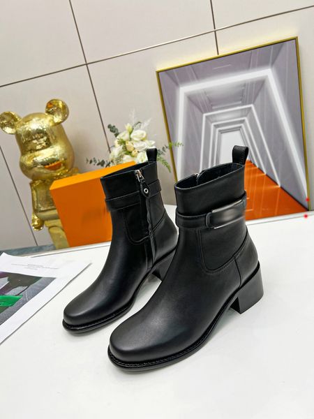 

designer women boots martin desert leather boot flamingos love arrow medal real leathers coarse winter designers shoes with box size 35-40 -, Black