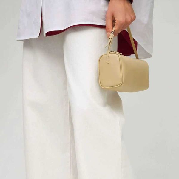 

designer bags leather commuter tote advanced sense one shoulder bucket classic tote the row 7nbo