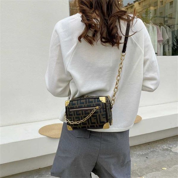 

square chain box bag letter printing personalized messenger street style outlets