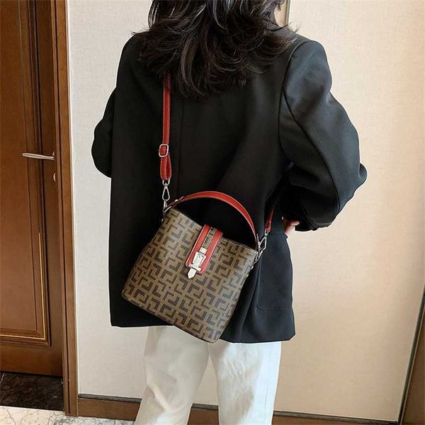

bag women's new high-capacity textured sling single shoulder bucket advanced fashion messenger bag purses sale, Black;red