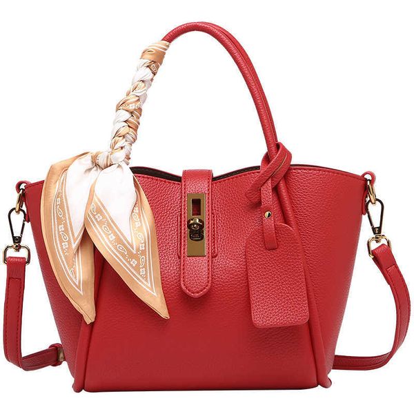 

red bride wedding 2022 summer fashion premium commuter handbag messenger bag