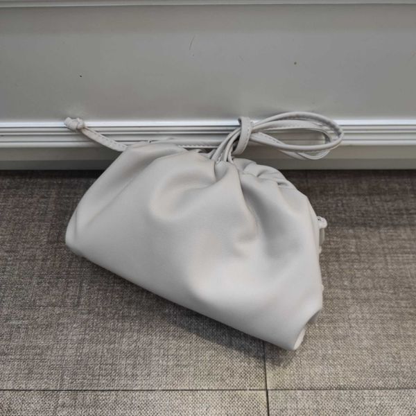 

bags lady version ladies crossbody bottegas pouch classic cloud venetas bag clip 2023 same hand shoulder crossbody soft pillow q556 71r1
