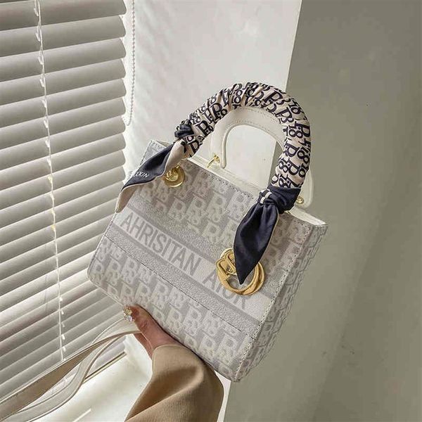 

beibei shangpin 2021 new fashion trend canvas letter diana bag portable one shoulder slant across women's bag326e