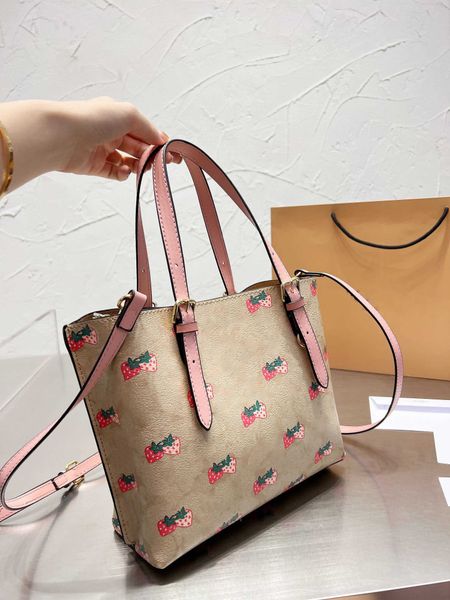 

luxury designer bags women handbag fashion shoulder bag purse tote bag strawberry pattern suitable for autumn and winter shopping 28cm