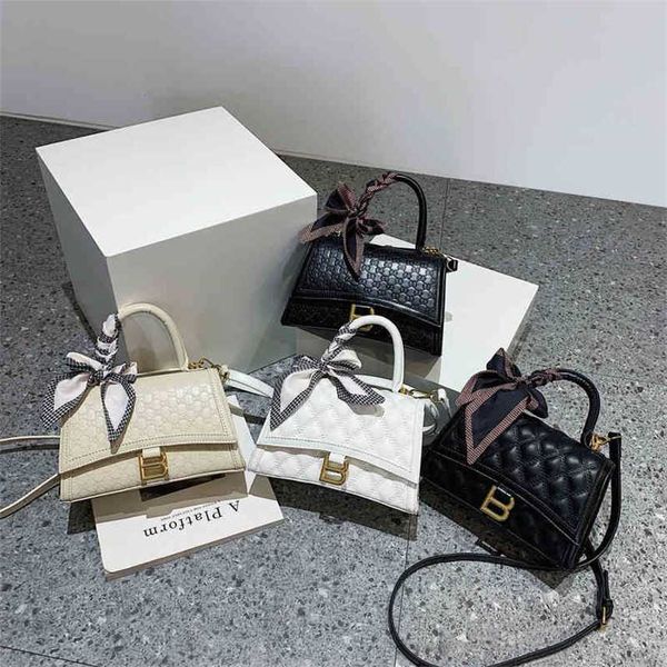 

2022 new bag outlet women's version simple portable sling one shoulder flow cross handbags