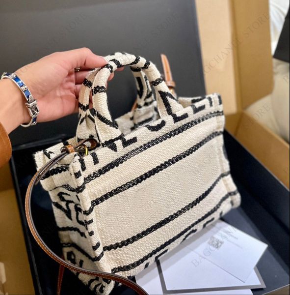 

2024 Luxurys Designers Bags Handbag 5A Women mini Shopping Bag Classic letter printing Canvas Shoulder Bagss Original Quality cross body totes, Red