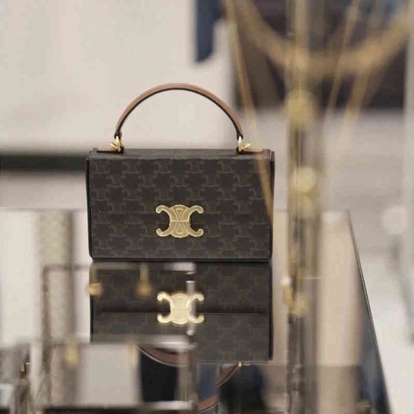 

lisa's same triumphal arch box bag hands leather shoulder hands square