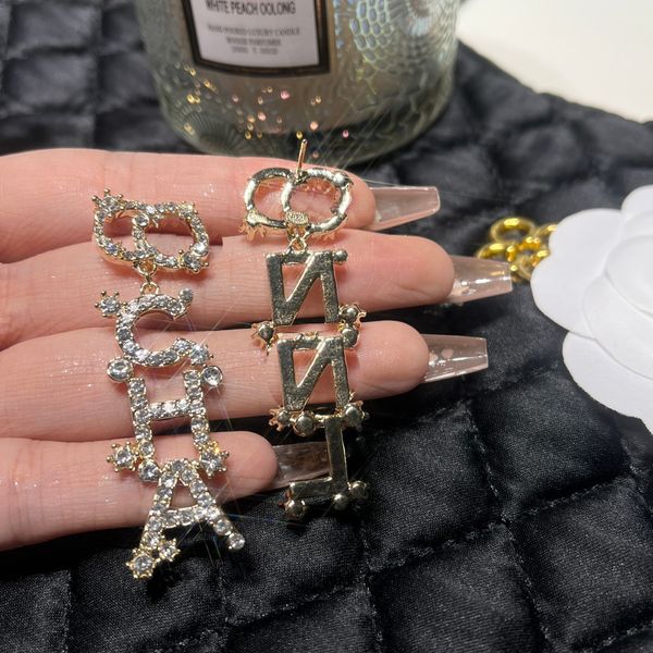 

fashion letter full diamond earrings exquisite charm design senior earrings luxury designer jewelry accessories young art style classic roma, Golden