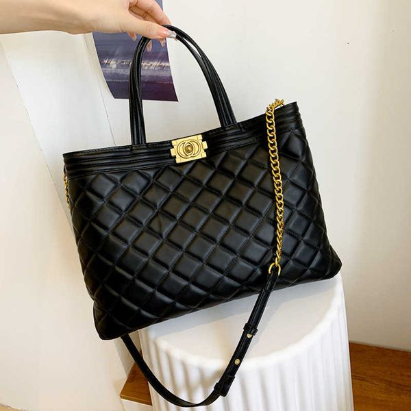 

store 90% off wholesale embroidery small fragrant chain 2023 autumn and winter new lingge underarm large capacity crossbody fashion bag