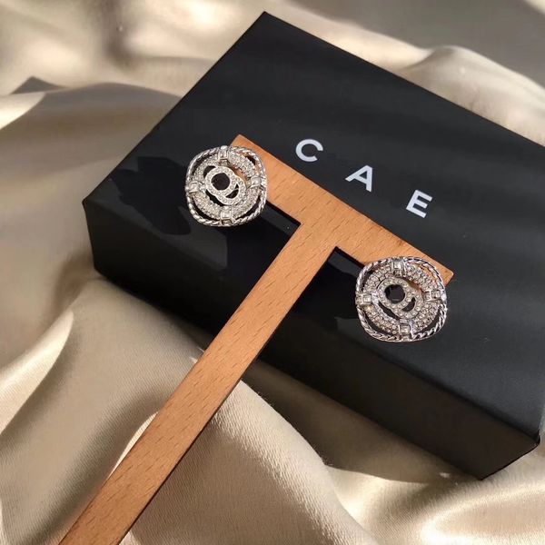 

exquisite design charm earrings fashion jewelry earrings high end style women accessories designer brand box selection gift couple friends, Golden