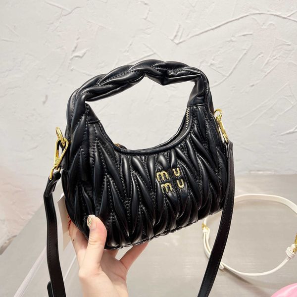 

shoulder bags designer fashion mm handbags wrist 2022 new wander lambskin pleated medieval underarm hobo handheld one stick crescent women q