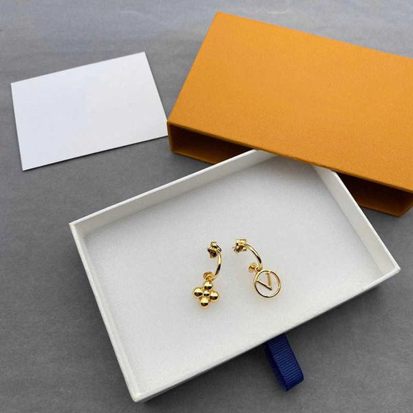 

2022 fashion simple earrings suitable for men women ear clip ears studs high-quality 4 styles no box, Golden;silver