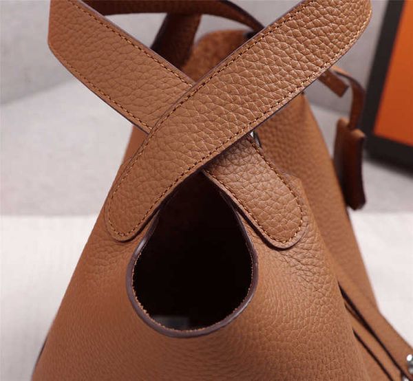 

fendace 5a real leather new shoulder bags bucket bag women shopping bag designer handbags cross body with lock picotin handbag 001