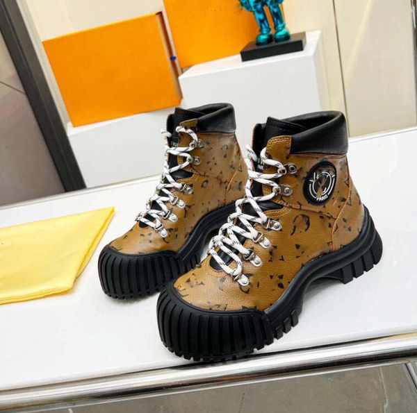 

designer martin desert boot ankle boots fahsion shoes platform womens winter boot love arrow leather heel medal heavy duty soles, Black