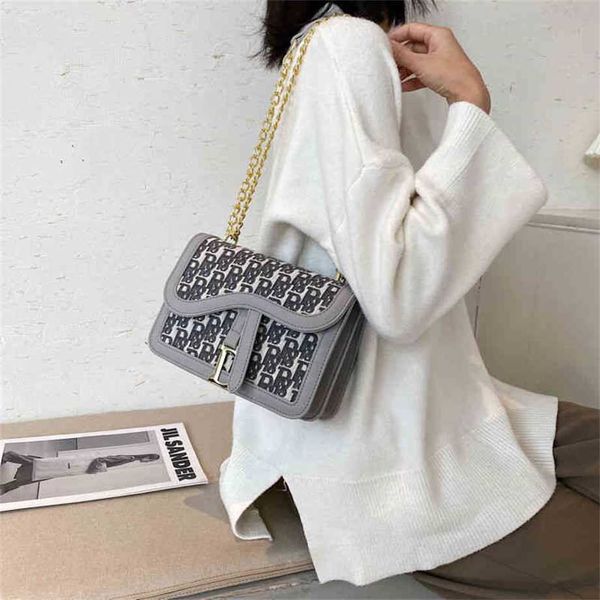 

purses bag women's new versatile retro messenger bag