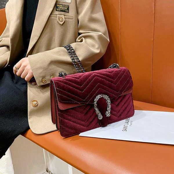 

factory clearance direct sales women's bag autumn and winter new fashion velvet embroidery small square texture fresh crossbody chain
