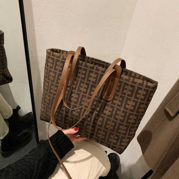 

factory clearance direct sales large capacity soft leather printed bag for women 2023 new foreign style single shoulder underarm fashion tre