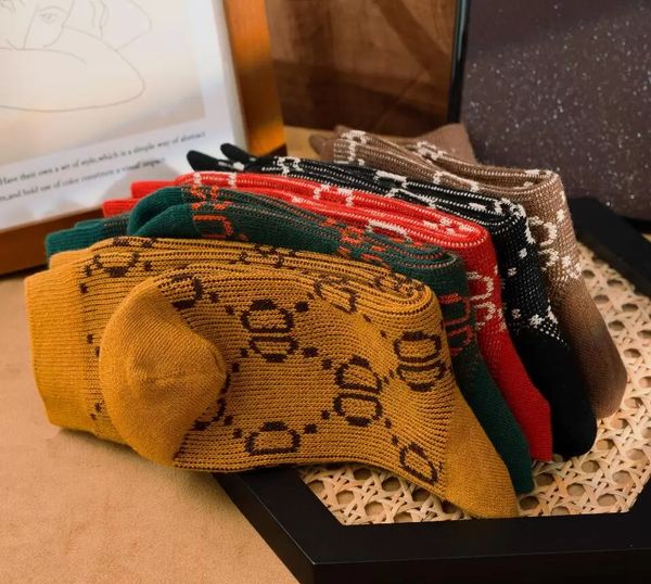 

designer men's and women's socks 5 luxury sports four seasons letter printing brand cotton men women popular for winter, Black;white