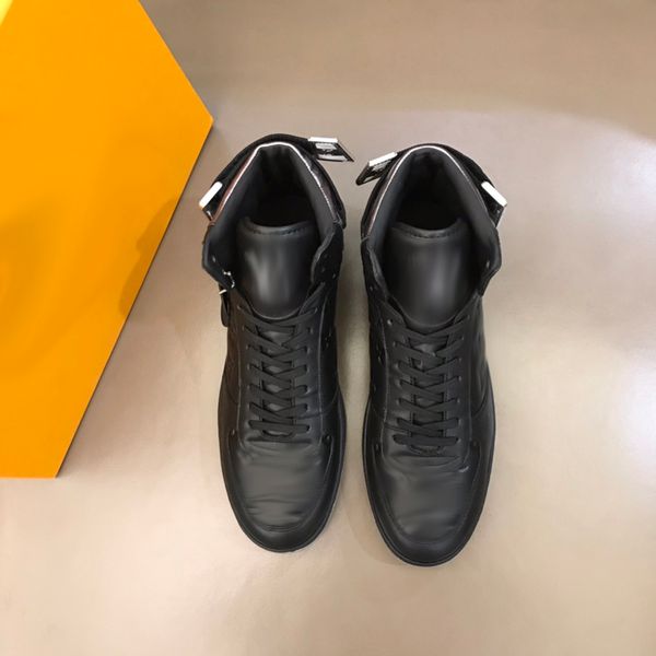 

2023 men luxury designer martin boots gold metal buckle decoration lace up round toes zip half boots mens shoes man leather knight keep warm, Black