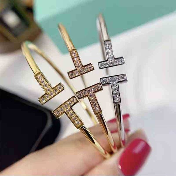 

8e2o american fashion blue gift box light luxury jewelry bracelet category, Black