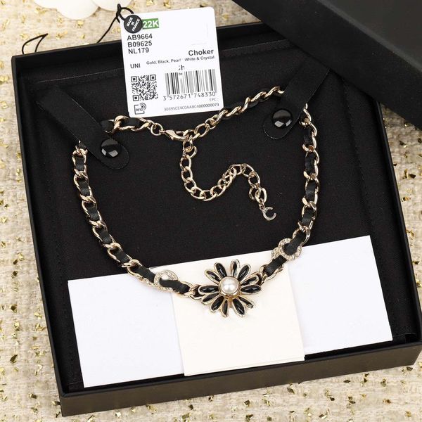 

2022 luxury quality charm flower pendant necklace with black genuine leather and black enamel color have box stamp ps4392a, Silver