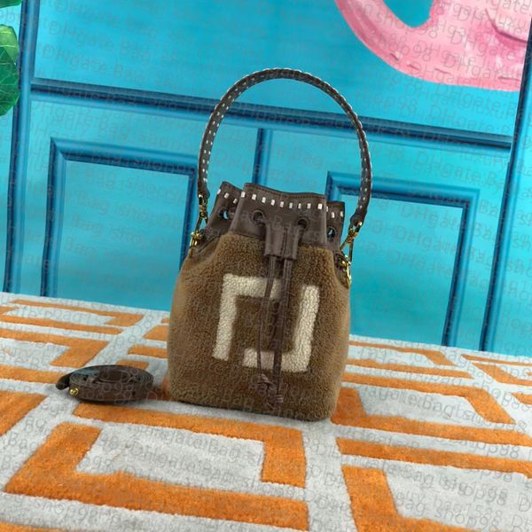 

Fashion top lamb wool bucket shoulder bag large capacity women's bag cowhide binding opening design side metal LOGO commuter luxury, Pink
