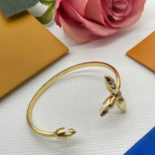 

rose bangle bracelets with fashion jewelry new fashion men women universal couple gift presented in box three color, Black