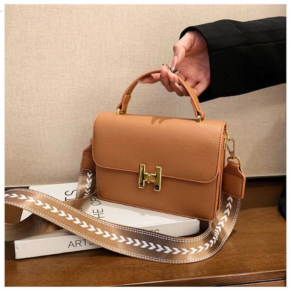 

design bag 2023 new fashion luxury high texture tofu women's small popular french armpit messenger factory wholesale and retail