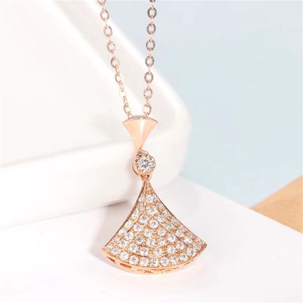 

18K Plated gold New dress Pendant Necklaces for classical women Elegant Necklace Highly Quality Choker chains Designer Jewelry girls Holiday gift