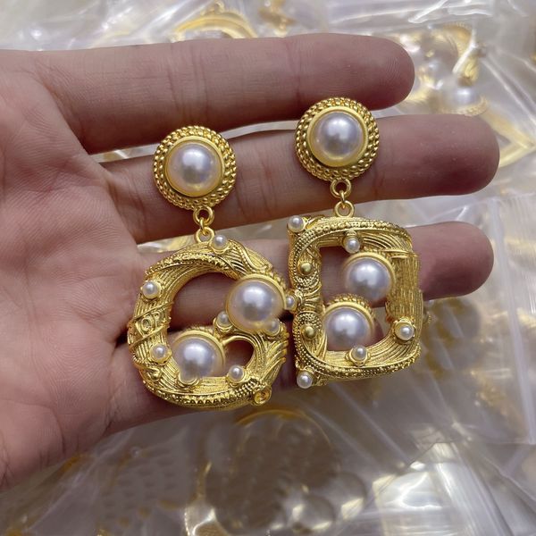 

new designed studs brass diamonds earrings d letters white pearls pendants 18k gold plated anti allergy women's ear clip designer jewel, Golden;silver