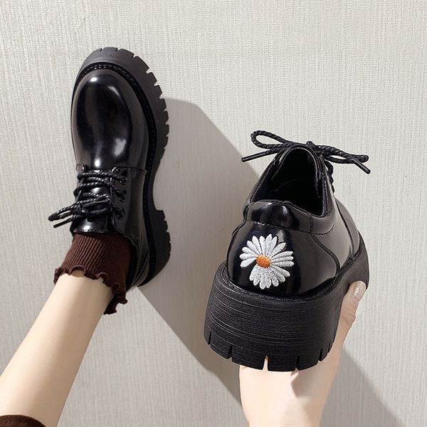 

dress shoes flower embroider japanned leather woman lace up round toe derby big british creepers brogure flats for women 221118, Black