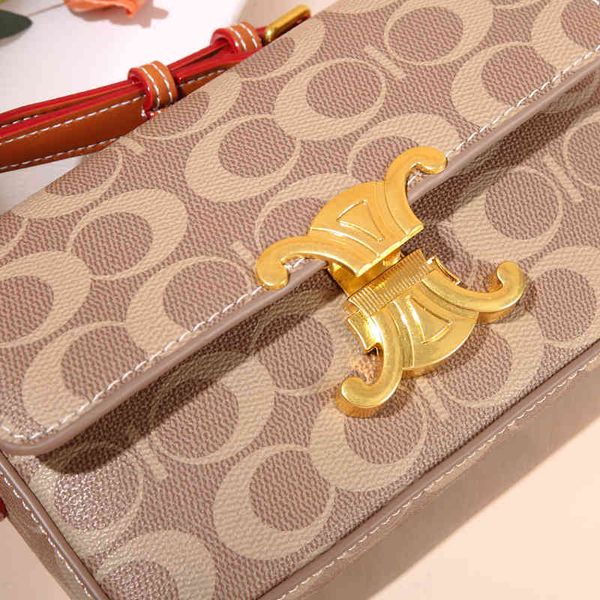 

2022bag girl 2022 new triumphal arch print one shoulder french stick fashion underarm small square11